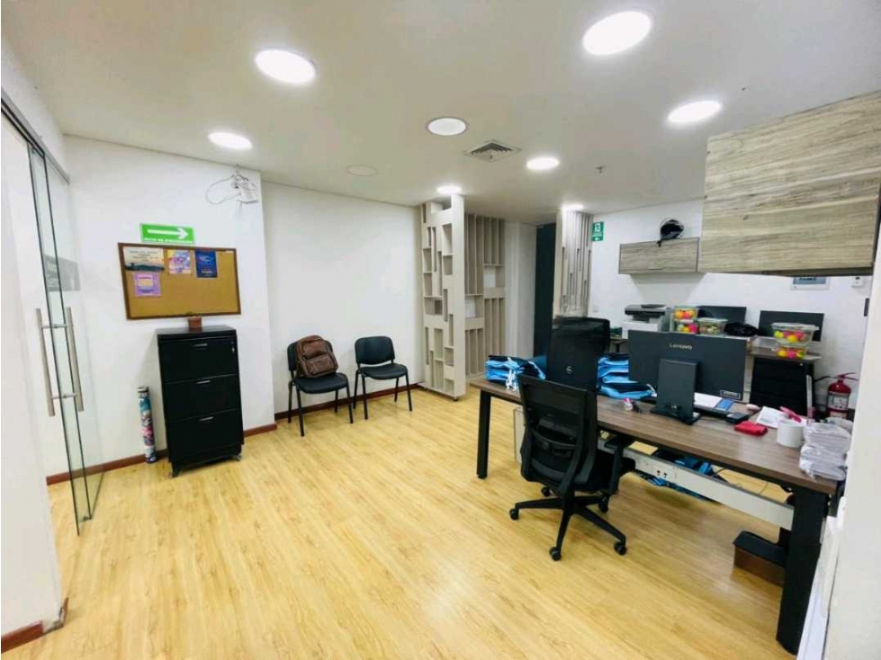 ARRIENDO OFICINA GRANDE EN SABANETA. CENTRO EMPRESARIAL - 3