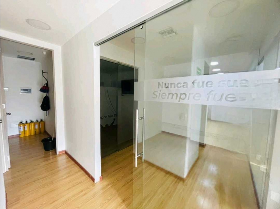 ARRIENDO OFICINA GRANDE EN SABANETA. CENTRO EMPRESARIAL - 5