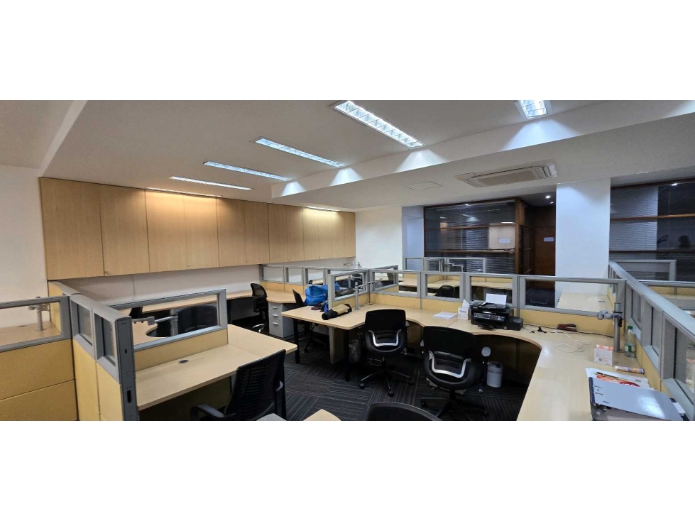 ARRIENDO OFICINA 433m3 AMOBLADA 39 PTOS TRABAJO EL NOGAL