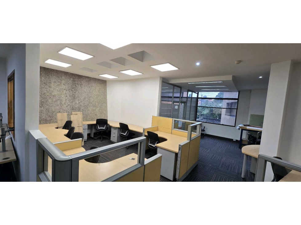 ARRIENDO OFICINA 433m3 AMOBLADA 39 PTOS TRABAJO EL NOGAL — foto 2