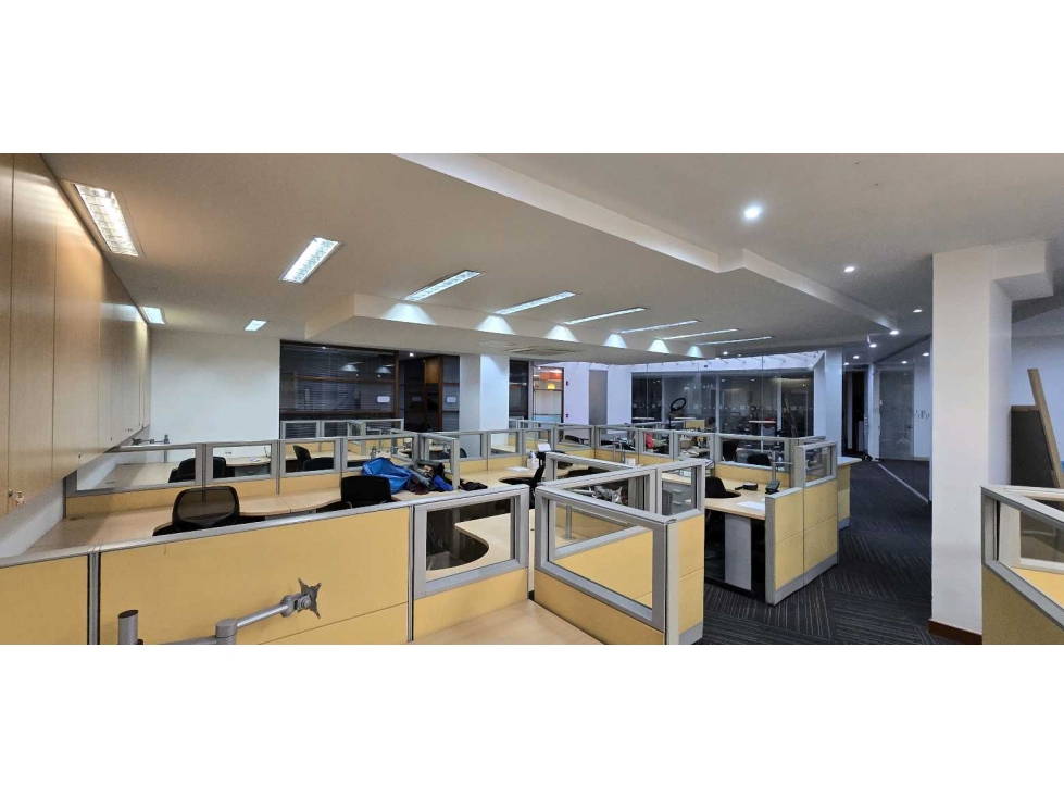 ARRIENDO OFICINA 433m3 AMOBLADA 39 PTOS TRABAJO EL NOGAL — foto 6