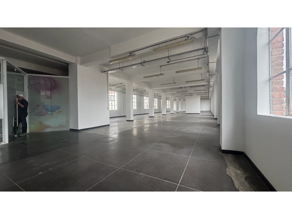 Arriendo Oficina 385m2 Remodelada Chapinero — foto 3