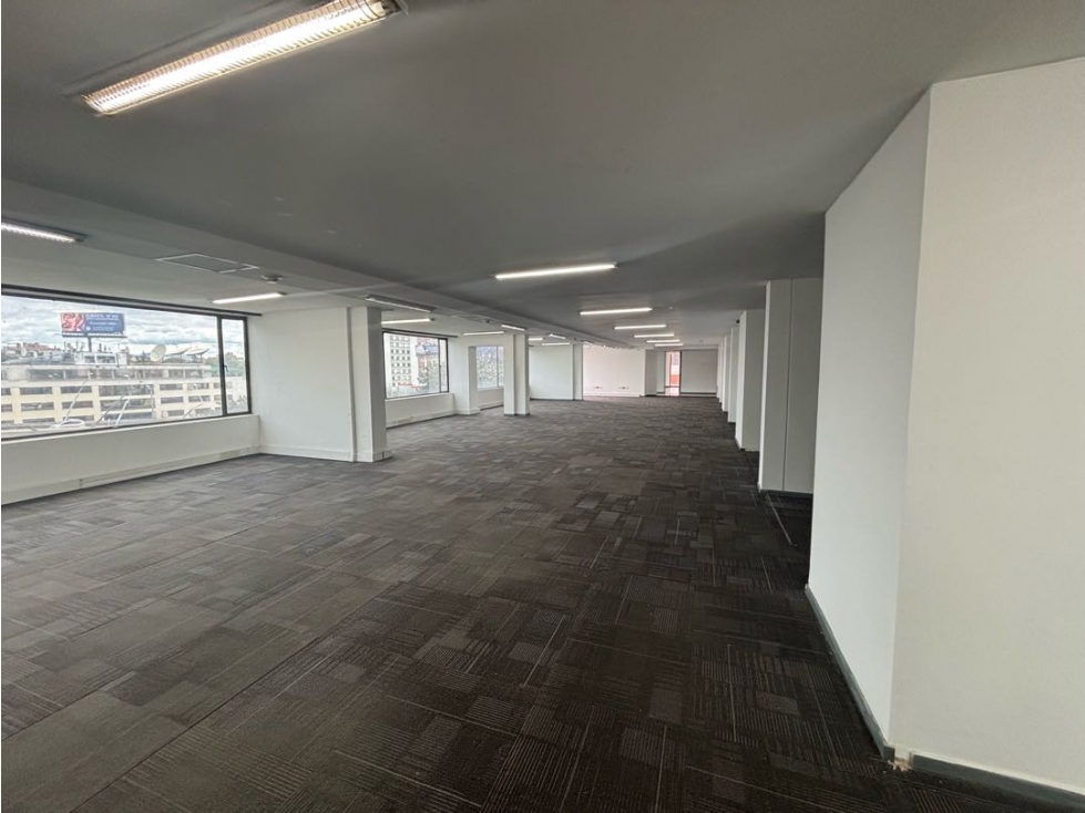 ARRIENDO OFICINA 550m2 PISO ALTO EXTERIOR CHICO — foto 5