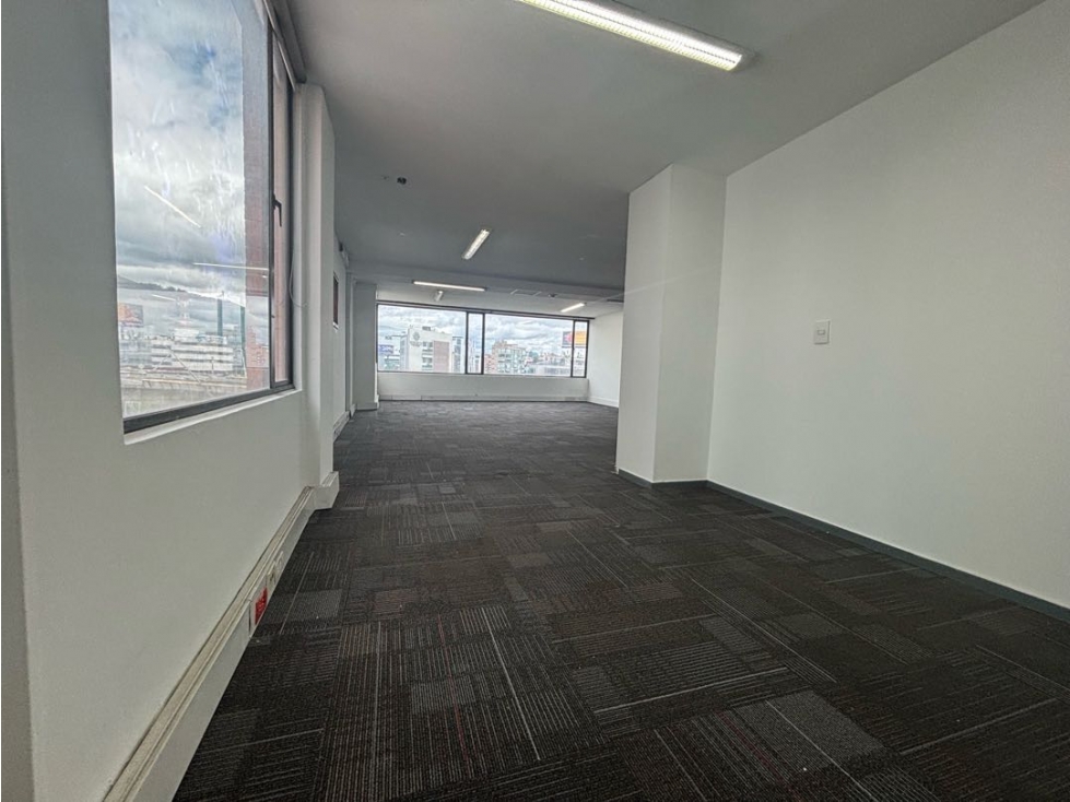 ARRIENDO OFICINA 550m2 PISO ALTO EXTERIOR CHICO — foto 6