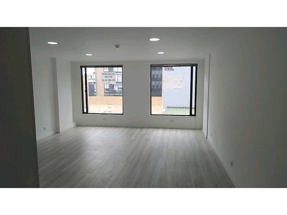 ARRIENDO OFICINA SANTA BARBARA BOGOTA