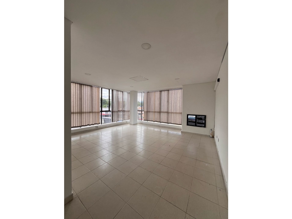 Arriendo Oficinas Edificio Casa Toro Renault - 3