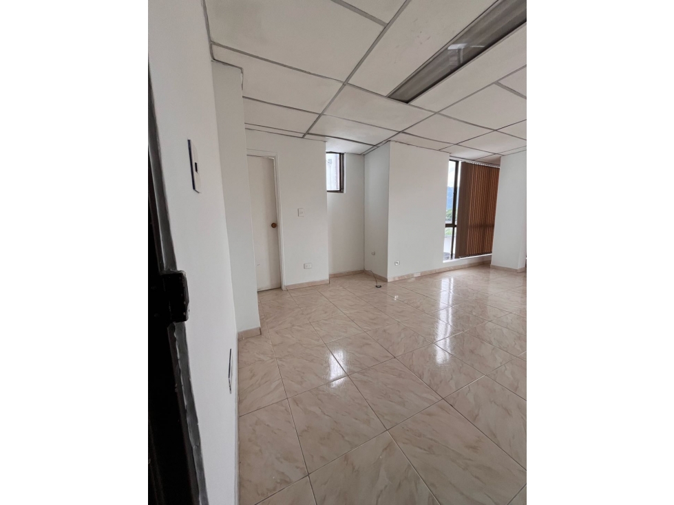 Arriendo Oficinas Edificio Casa Toro Renault - 4