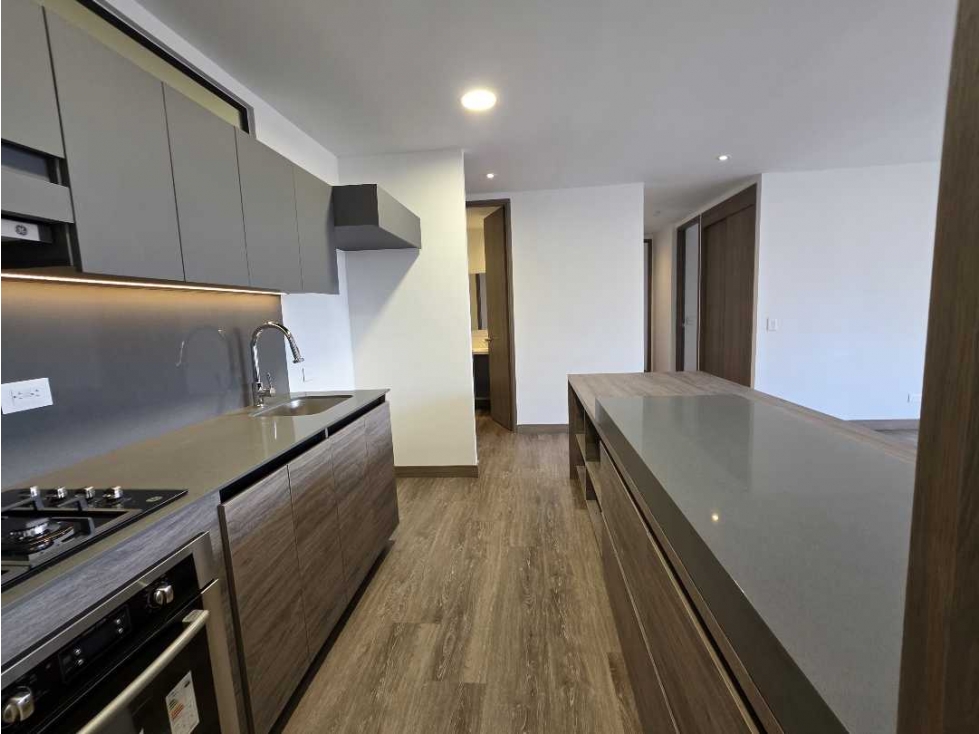 ARRIENDO PARA ESTRENAR APARTAMENTO POBLADO - LOS BALSOS