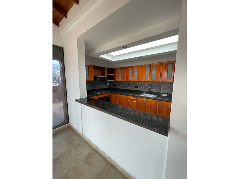 ARRIENDO PENTHOUSE EN LAURELES — foto 2