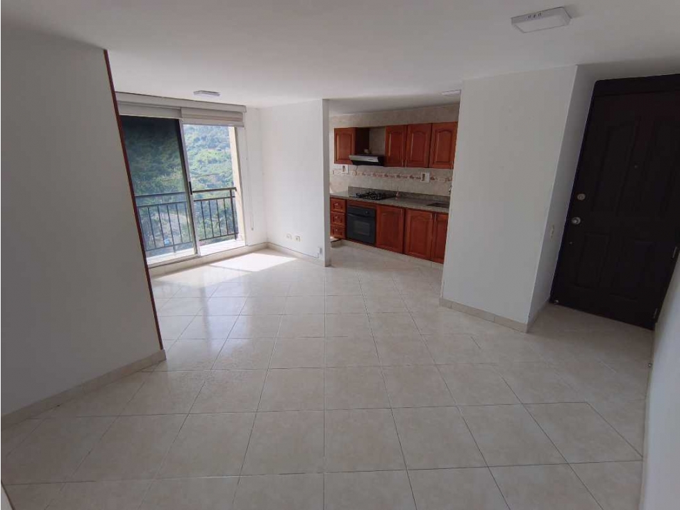 Arriendo rodeo alto,3 alcobas,parqueadero privado,2 balcones,piscina.