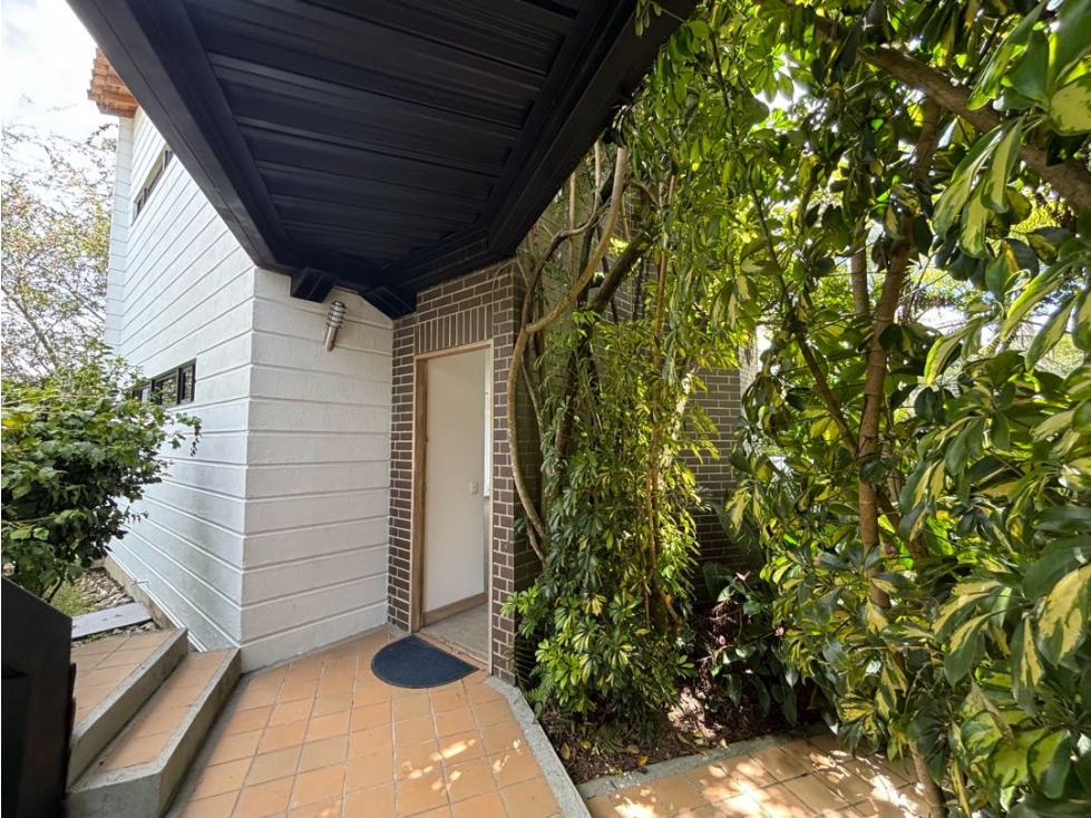 Arriendo loft en El Retiro con acceso directo a vía principal