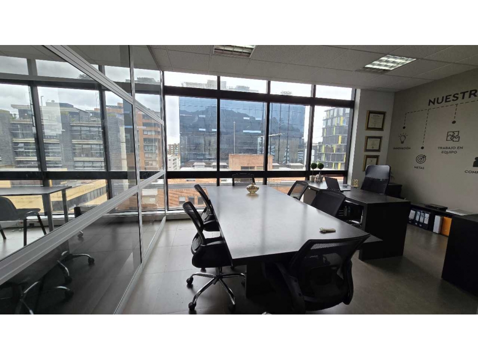 ARRIENDO VENTA OFICINA 99m2 Exterior Esquinera Chico Parque 93
