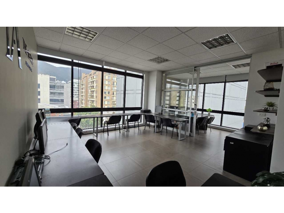 ARRIENDO VENTA OFICINA 99m2 Exterior Esquinera Chico Parque 93 — foto 4