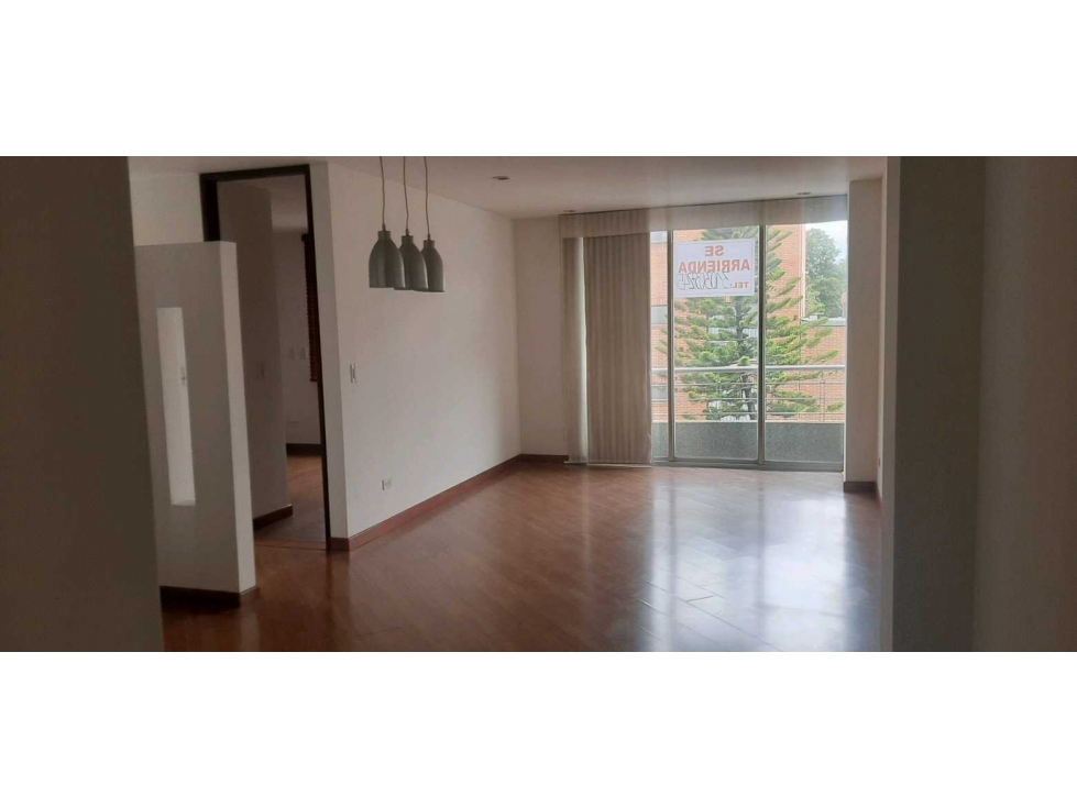 Arriendo apto en Chicó Norte, 56Mts 2 Gjes, balcón-$3.400.000-YM