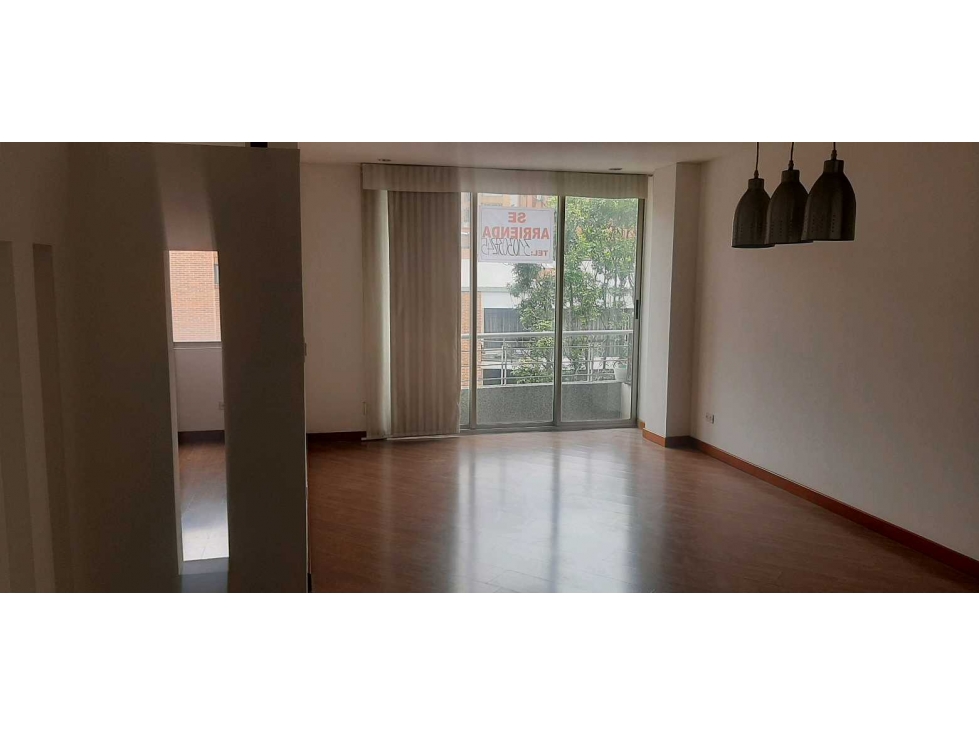 Arriendo apto en Chicó Norte, 56Mts 2 Gjes, balcón-$3.400.000-YM — foto 2