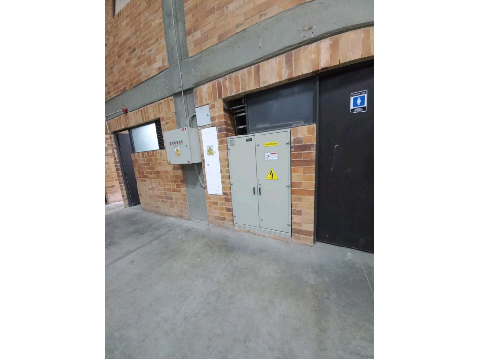 ARRIENDO.BODEGA.SIBERIA CALLE 80 PARQUE INDUSTRIAL - 6