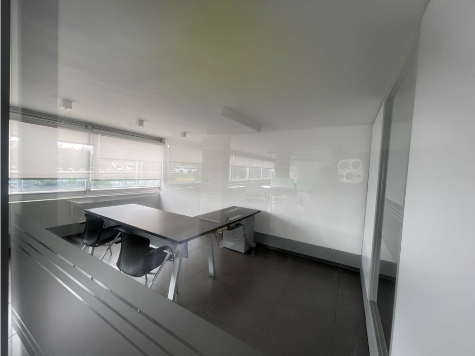 Arriendo oficina amoblada auto Norte con 85 Bogotá, Antiguo Country — foto 2