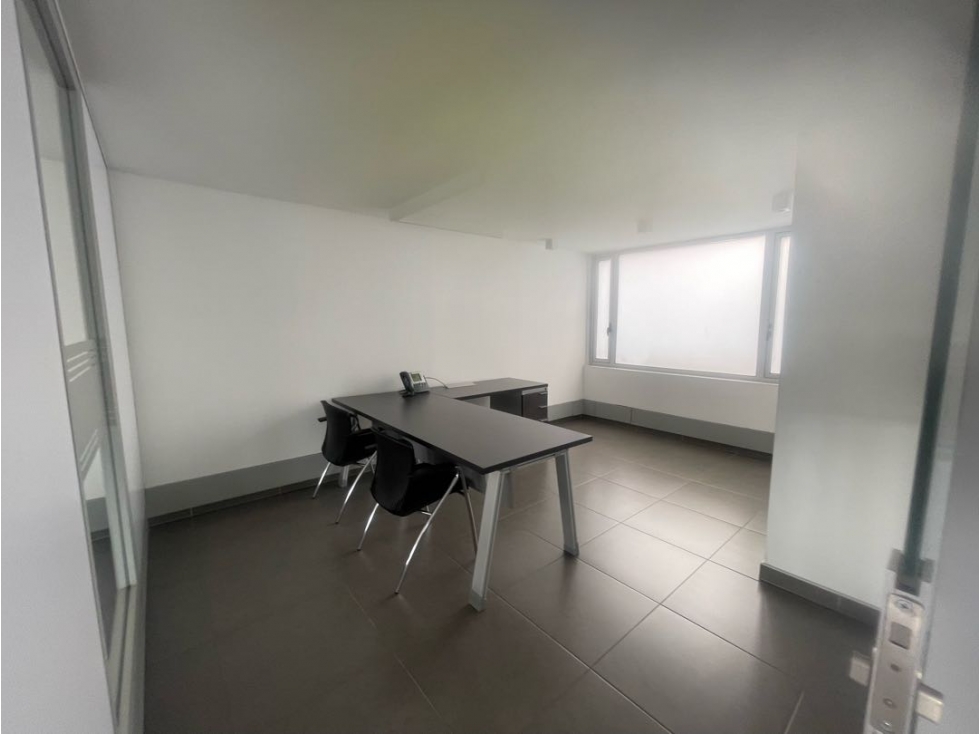 Arriendo oficina amoblada auto Norte con 85 Bogotá, Antiguo Country — foto 3