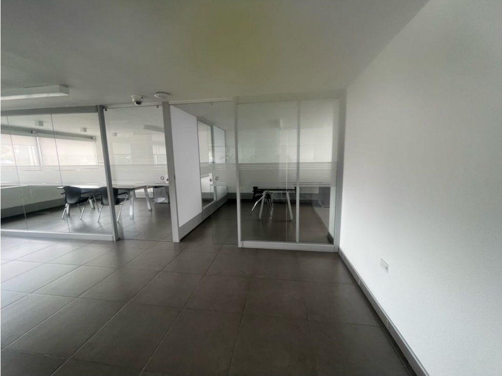 Arriendo oficina amoblada auto Norte con 85 Bogotá, Antiguo Country — foto 4