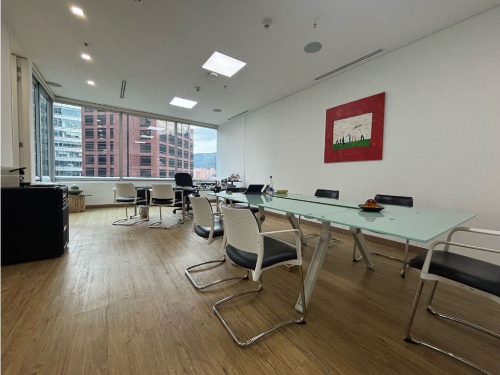 ARRIENDO OFICINA 204m2 + TERRAZA EDIFICIO EMPRESARIAL