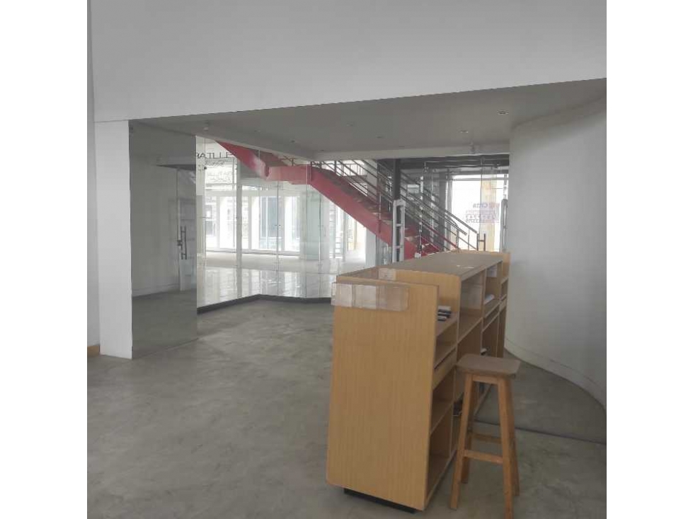 Arriendo Local opcion de venta en centro comercial El Retiro Bogotá — foto 3
