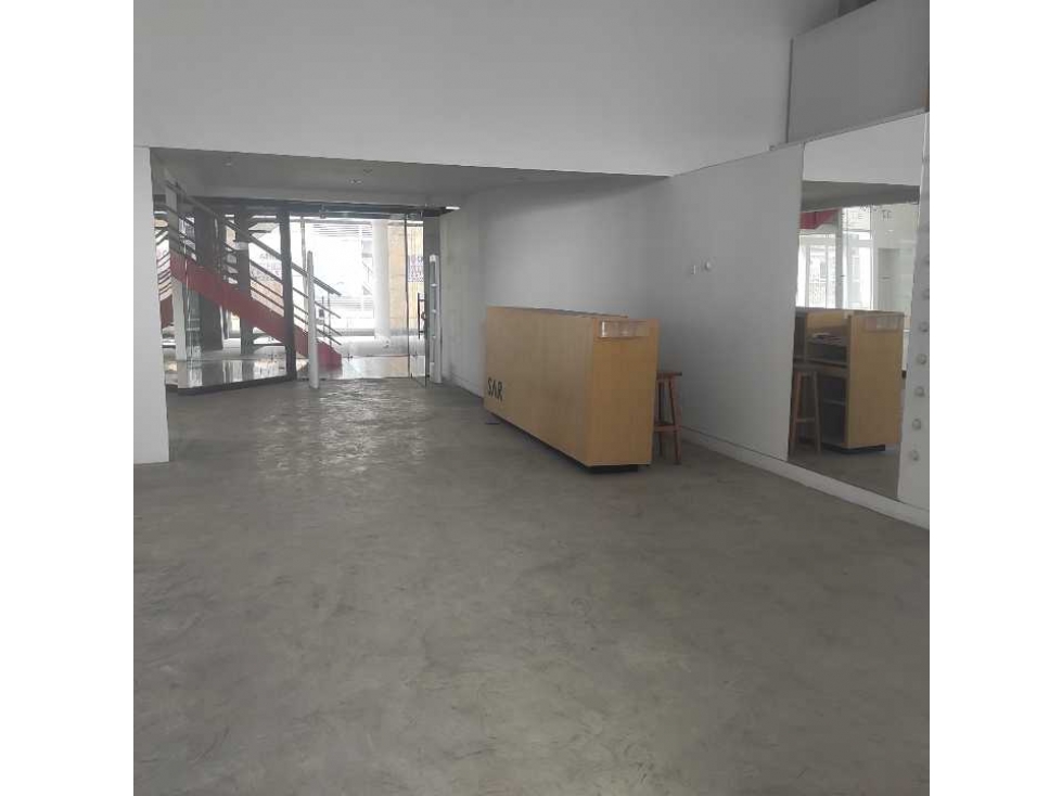 Arriendo Local opcion de venta en centro comercial El Retiro Bogotá — foto 4