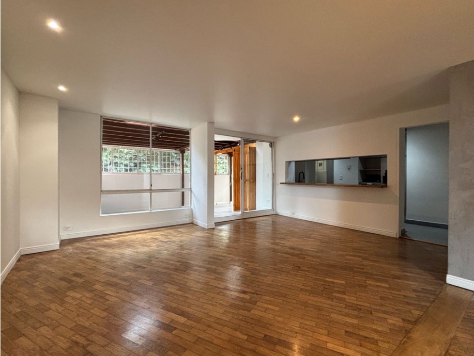 Venta de Apartamento con Terraza en la Loma de Los Balsos Poblado
