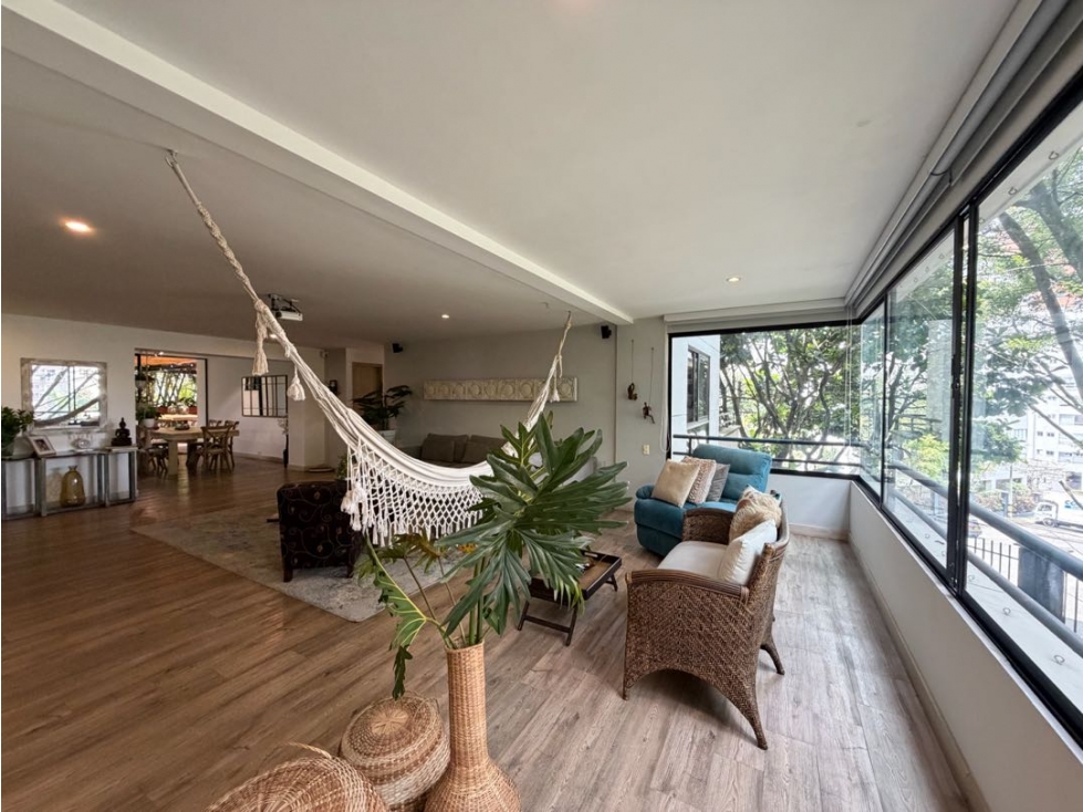 VENTA APARTAMENTO REMODELADO CON AMPLIA TERRAZA | LOS BALSOS MEDELLÍN — foto 3