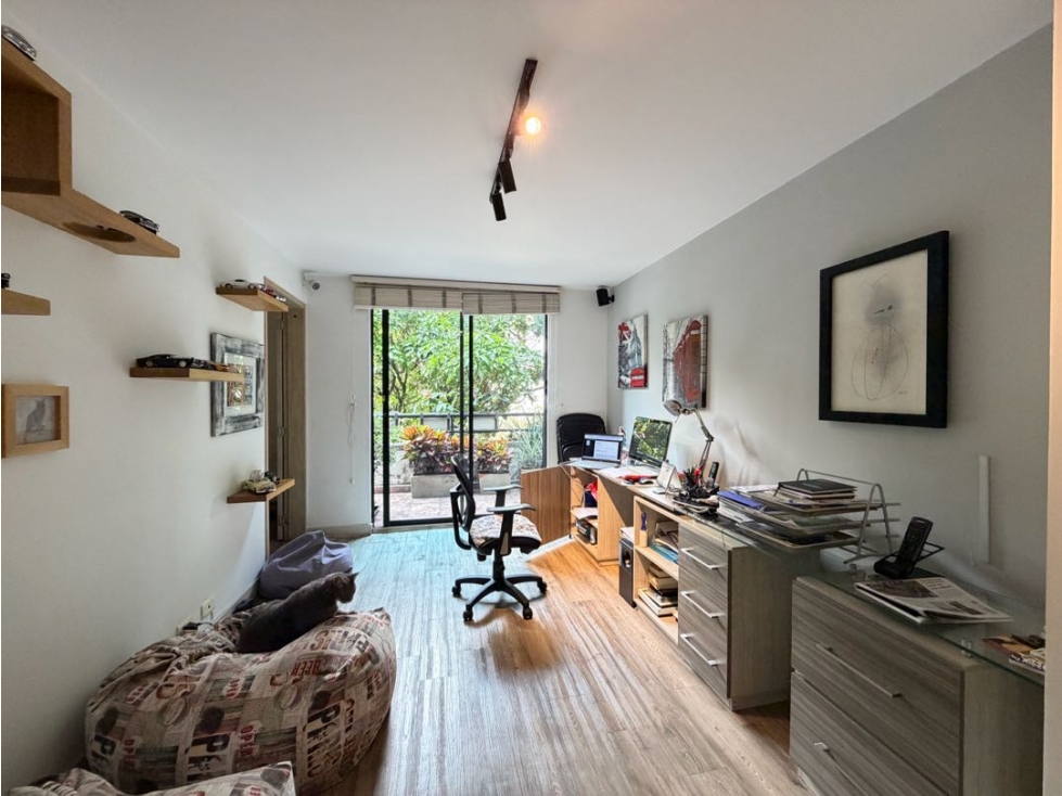 VENTA APARTAMENTO REMODELADO CON AMPLIA TERRAZA | LOS BALSOS MEDELLÍN — foto 4