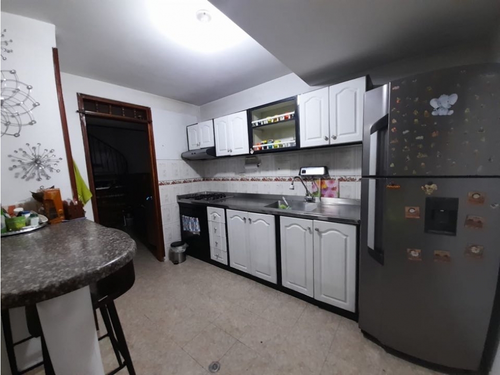 Casa de dos pisos en venta - Barrio Altamira Palmira Valle Colombia — foto 3