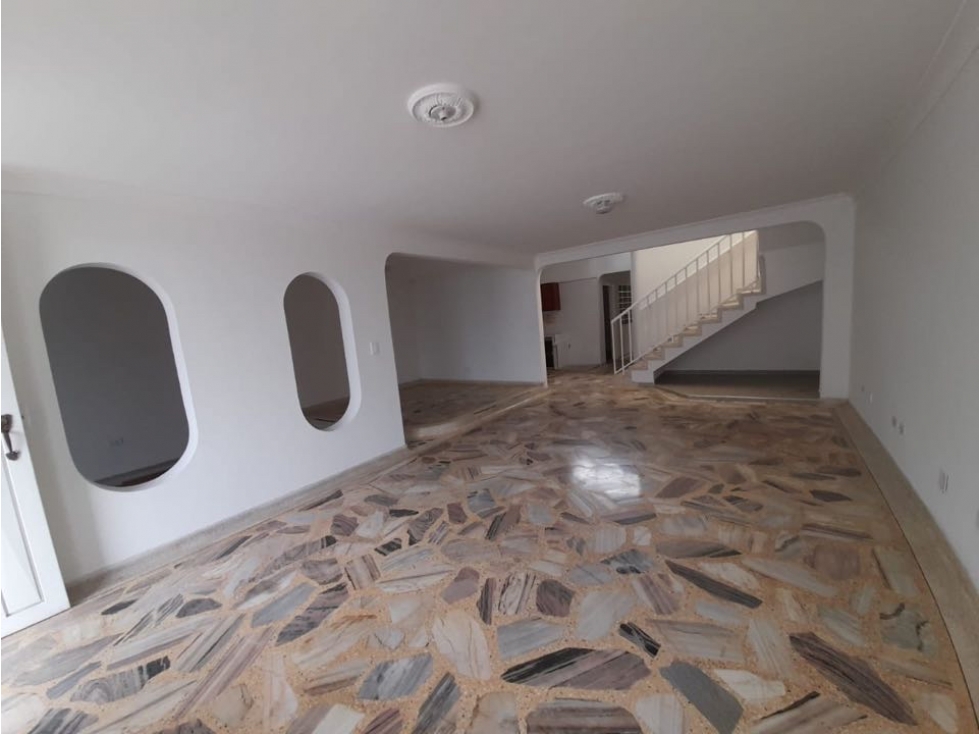 Casa de dos pisos en venta | El Prado - Palmira
