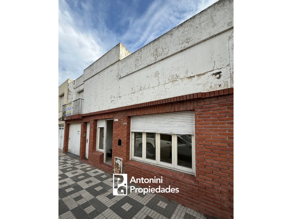 Barrrio Torre Tanque - Casa en Quintana al 400 - Lote 10 x 40 mts