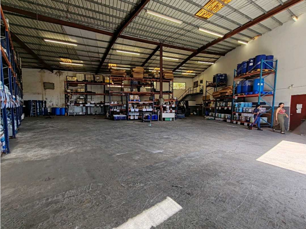 Bodega 1600 m2 Venta Urb Orillac - 3