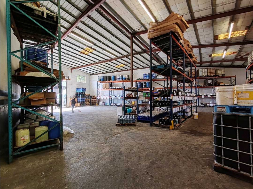Bodega 1600 m2 Venta Urb Orillac - 4