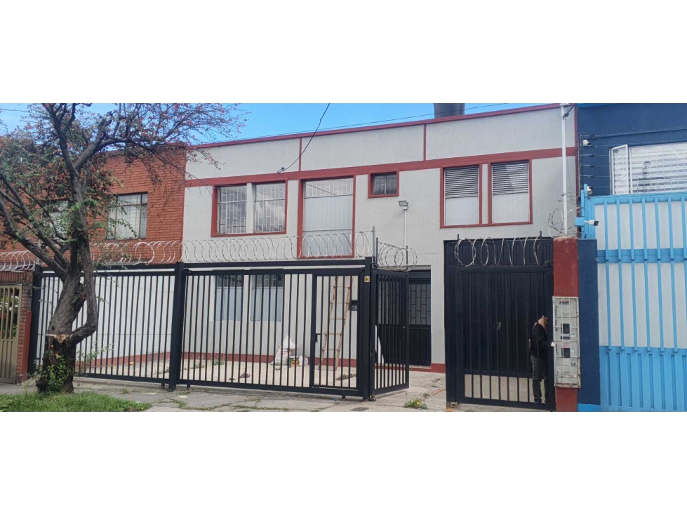 BODEGA ALCAZARES ARRIENDO 350 M2, 32 KVA