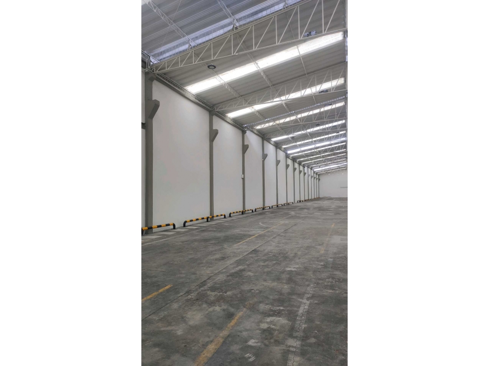 BODEGA ARRIENDA INDUSTRIAL SEVILLANA, , BOGOTA — foto 3