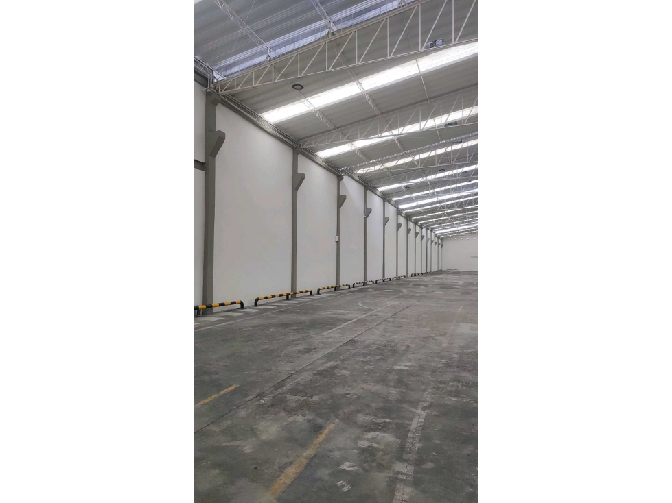 BODEGA ARRIENDA INDUSTRIAL SEVILLANA, , BOGOTA — foto 4