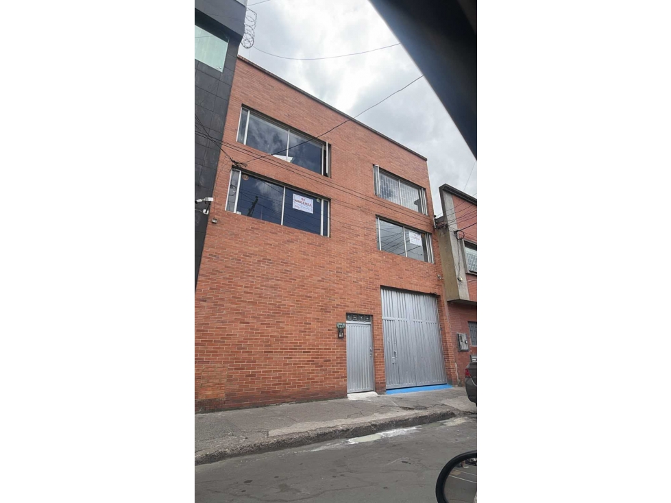 BODEGA ARRIENDO LAS FERIAS 640 M2 $22.000.000 + IVA — foto 2