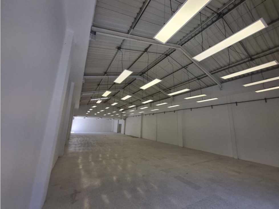 BODEGA COMERCIAL EN ARRIENDO USOS MULTIPLES| UBICACIÓN ESTRATÉGICA - 5