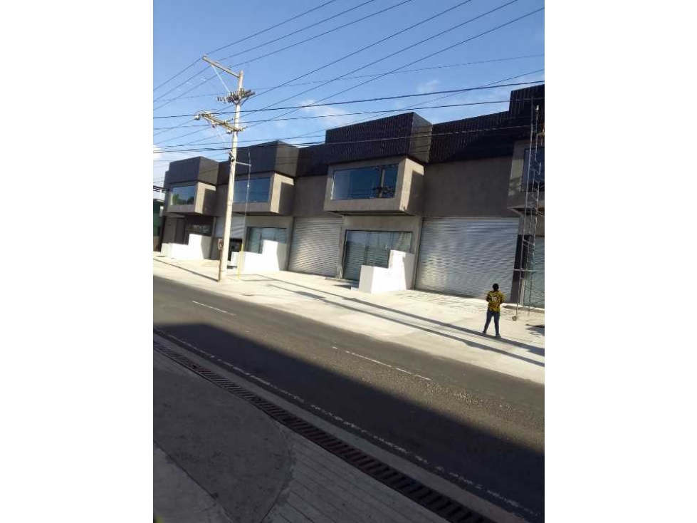 BODEGA CON OFICINA EN CHANIS — foto 2