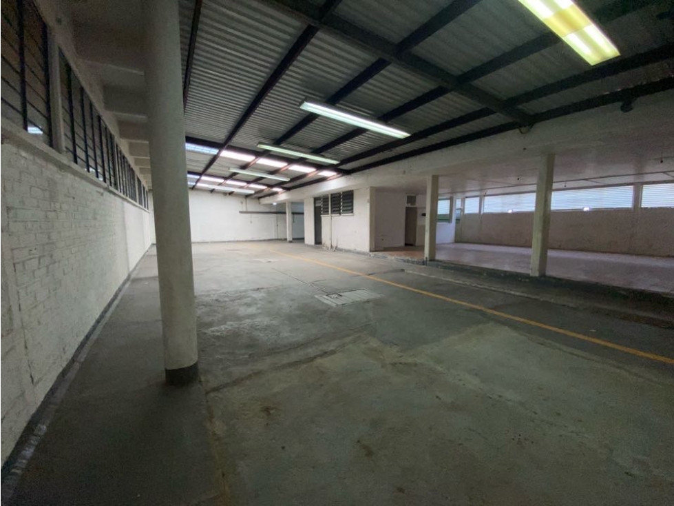 BODEGA CON OFICINA EN RENTA NAUCALPAN 410 m2 - 1