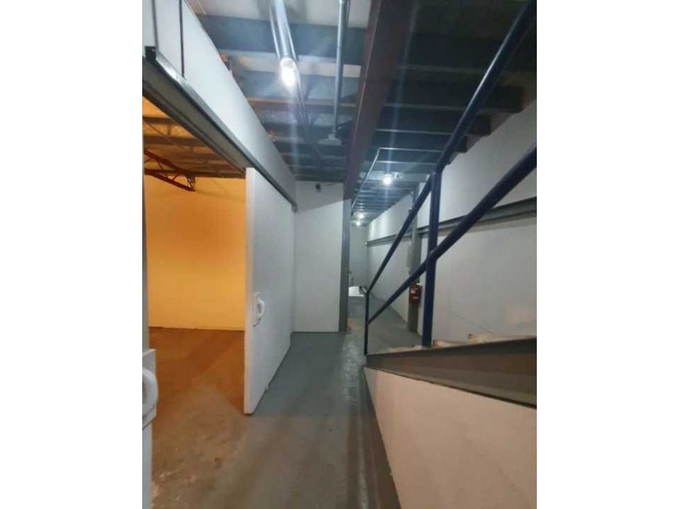 BODEGA DE 140 M2 EL INGENIO