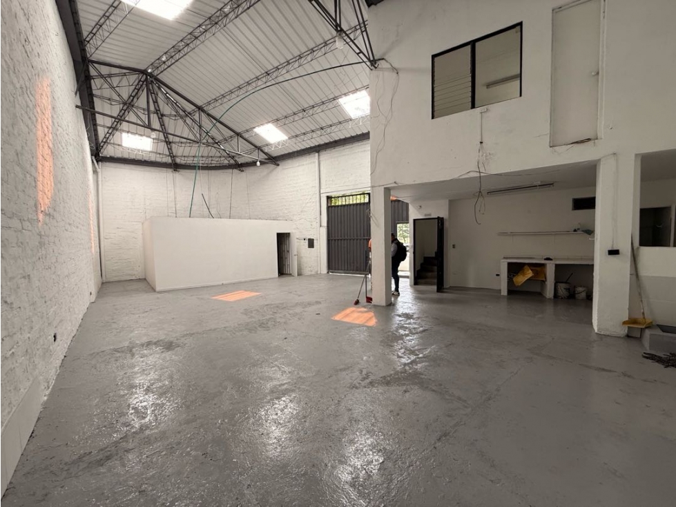 BODEGA DISPONIBLE PARA ARRIENDO EN ENVIGADO - 2