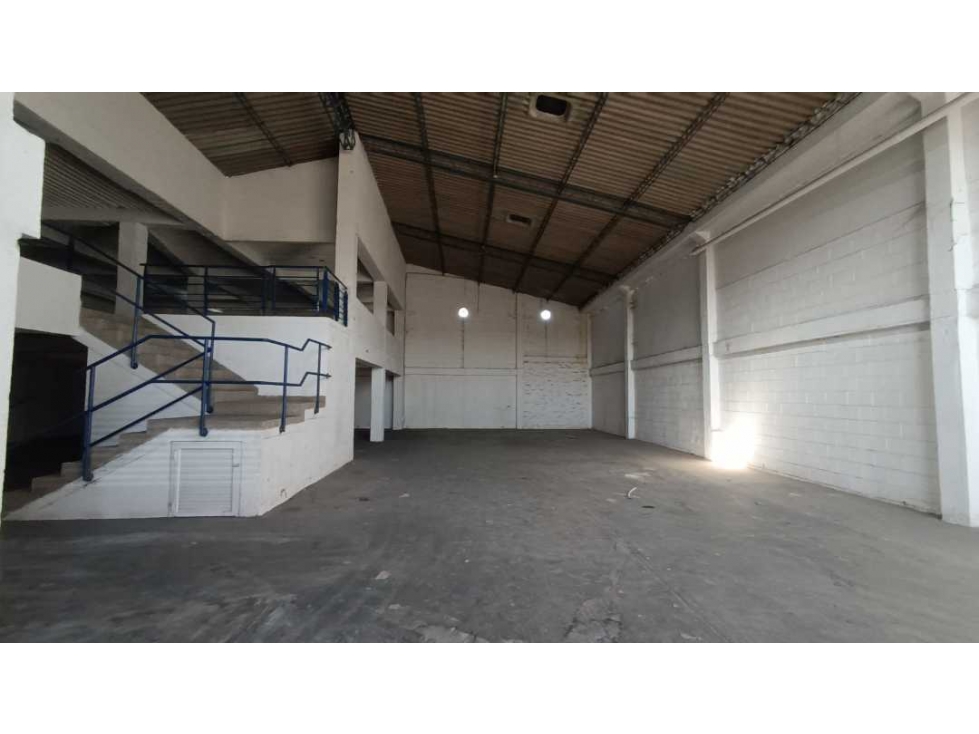 BODEGA EN ARRIENDO - 747 M2 - CIRCUNVALAR - BARRANQUILLA