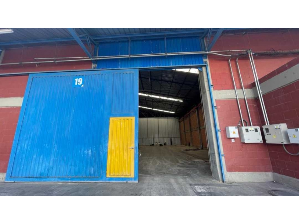 Bodega en Arriendo Madrid 687M² - 4