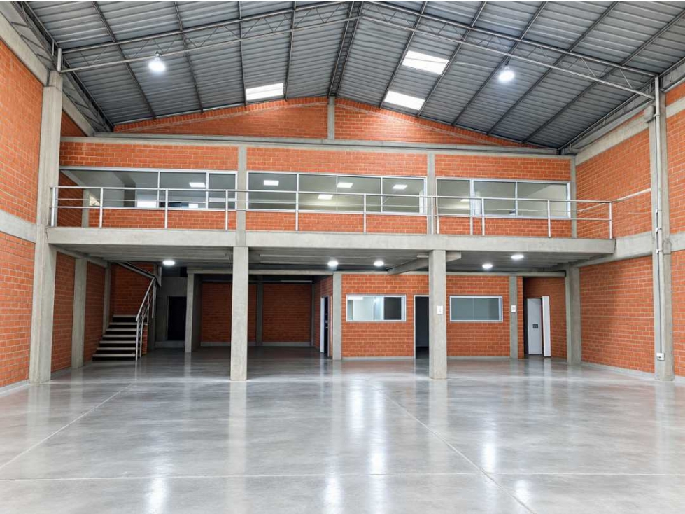 BODEGA EN ARRIENDO | MONTEVIDEO | TRIPLE ALTURA 1094 m² - 1
