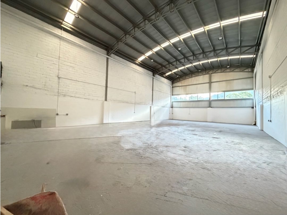 BODEGA EN ARRIENDO VARIANTE DE CALDAS - 2