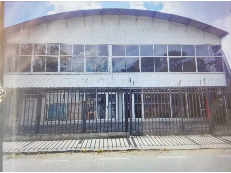 Venta Bodega en Copacabana, ubicación estratégica - 1