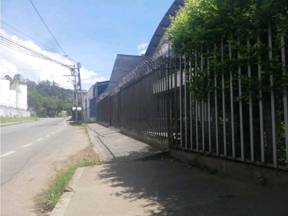 Venta Bodega en Copacabana, ubicación estratégica - 2