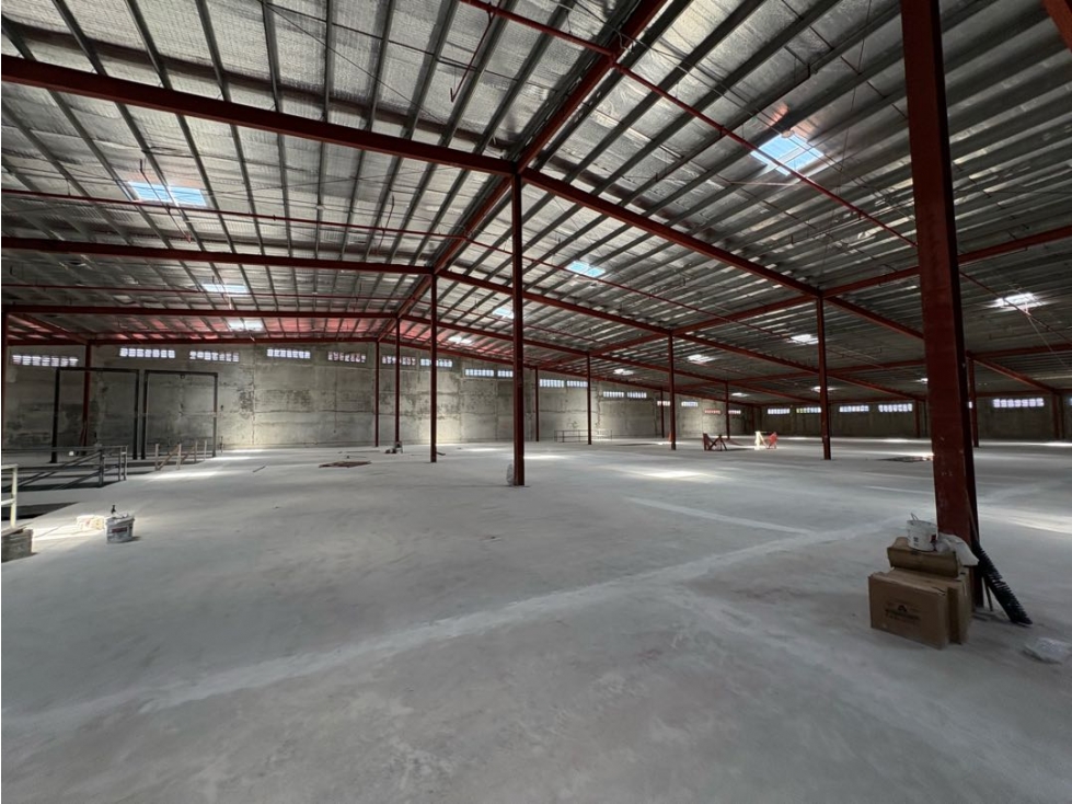 Bodega en FF 5500m2 NUEVA — foto 2